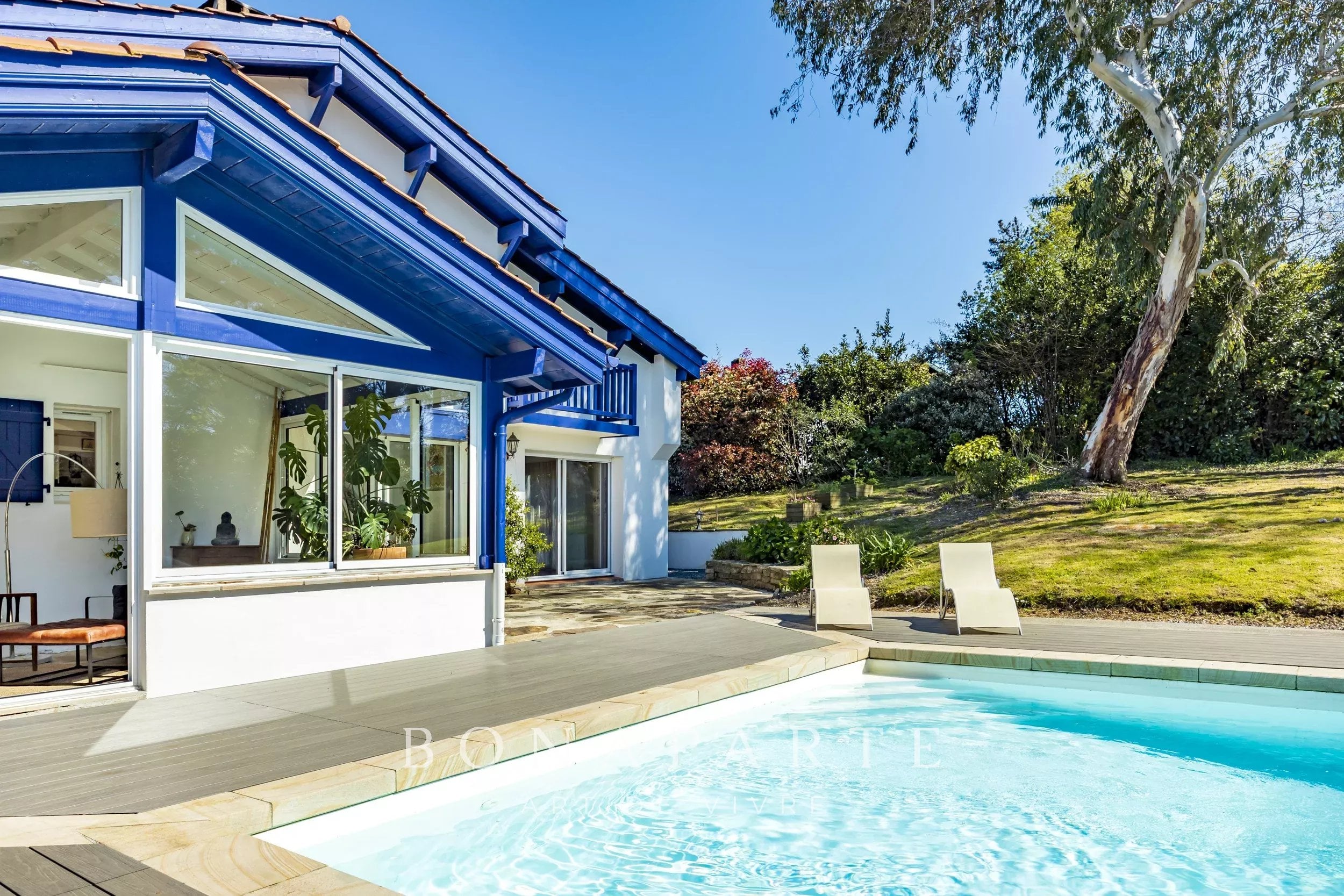 SAINT-JEAN-DE-LUZ - PROPRIETE AVEC PISCINE ET ANNEXE